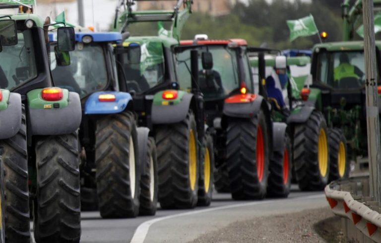 Una empresa agrícola busca un tractorista para trabajar en Lepe