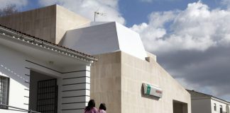 Aíslan a 4 sanitarios del centro de salud de Cartaya tras tener que atender un parto a una gestante