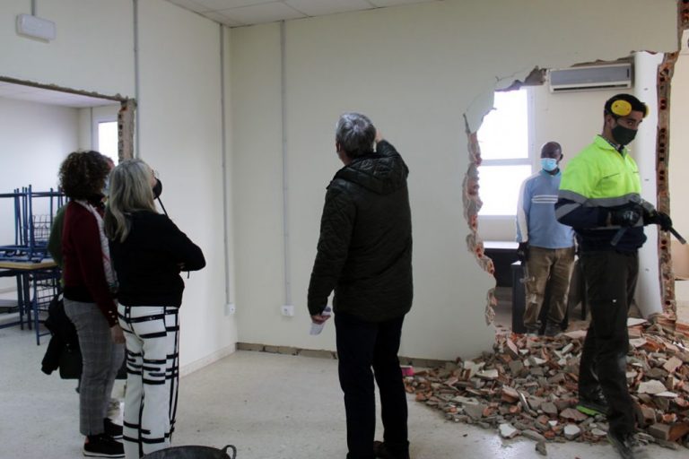 Avanzan las obras en la antigua ‘Escuela de Empresas’ de Cartaya para ser Centro de Educación de Adultos