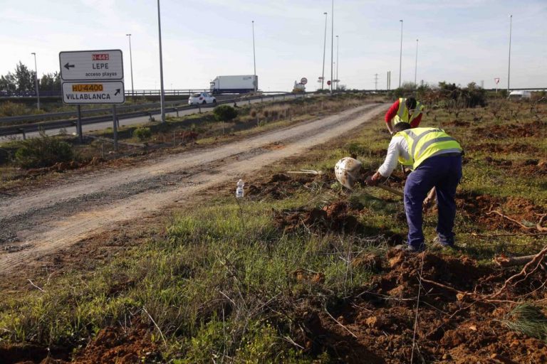 Anuncian acciones para exigir a la Junta que mantenga el Chare de Lepe como hospital
