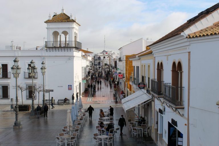 Cartaya muestra su satisfacción por la reactivación de la actividad económica no esencial