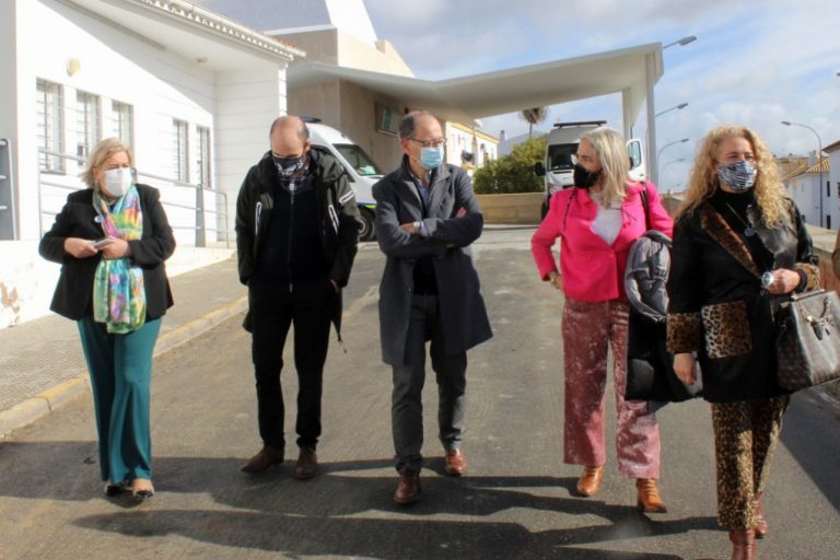 Cartaya pide a Salud una solución para evitar esperas a la intemperie en el centro de salud