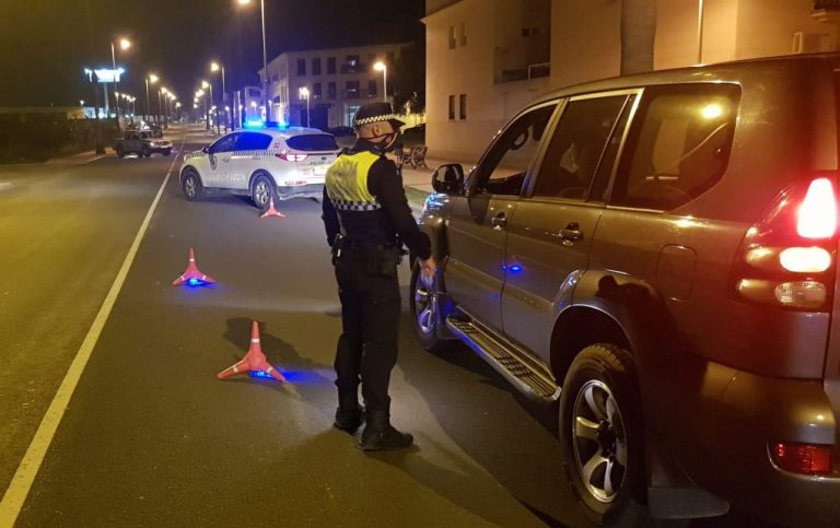 La Policía Local de Cartaya disuelve 6 concentraciones ilegales de personas