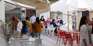 El pleno de Ayamonte elimina tasas municipales para comerciantes y hosteleros locales