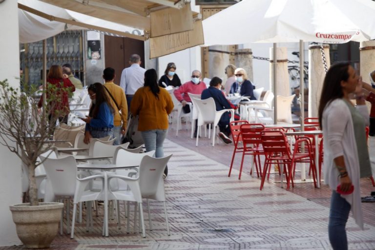 El pleno de Ayamonte elimina tasas municipales para comerciantes y hosteleros locales