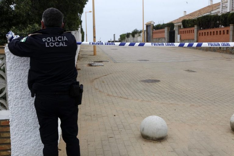 La Policía Local de Punta interpone 7 denuncias por una fiesta ilegal en El Portil