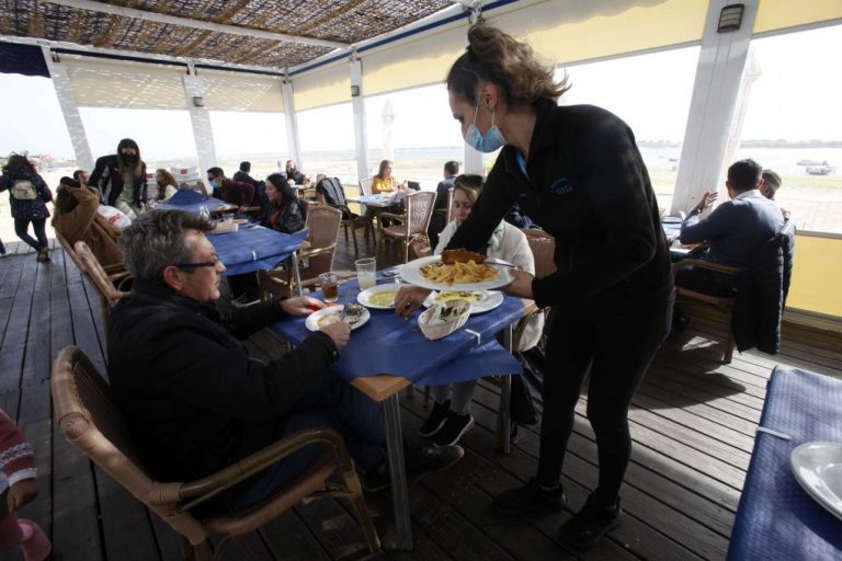 Toda la provincia de Huelva podrá abrir bares y comercios desde este viernes hasta las 21.30 horas