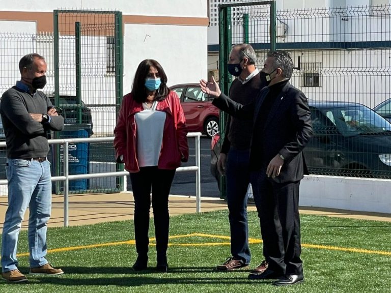 Isla Cristina estrena un nuevo campo de fútbol en la barriada de Punta del Caimán
