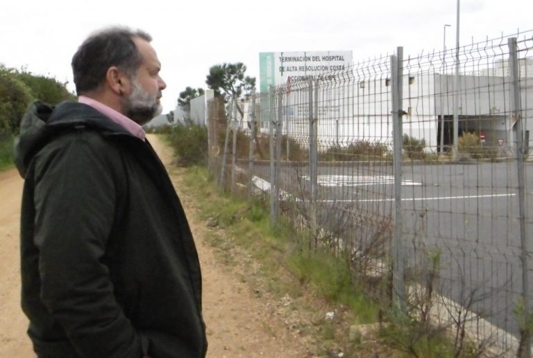 IU exige a la Junta un “compromiso con fecha” para abrir el Chare de la Costa