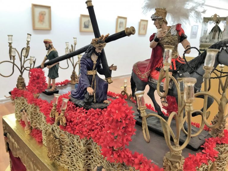 Isla Cristina muestra lo mejor de su arte cofrade en la muestra ‘Pasión Isleña’