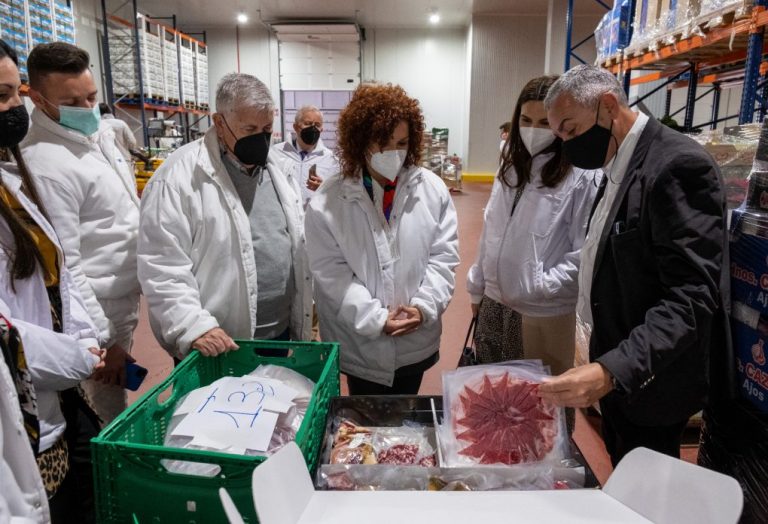 Diputación y Cash Lepe lanzan la segunda edición de las becas de inserción laboral HEBE Capacita El Jamón
