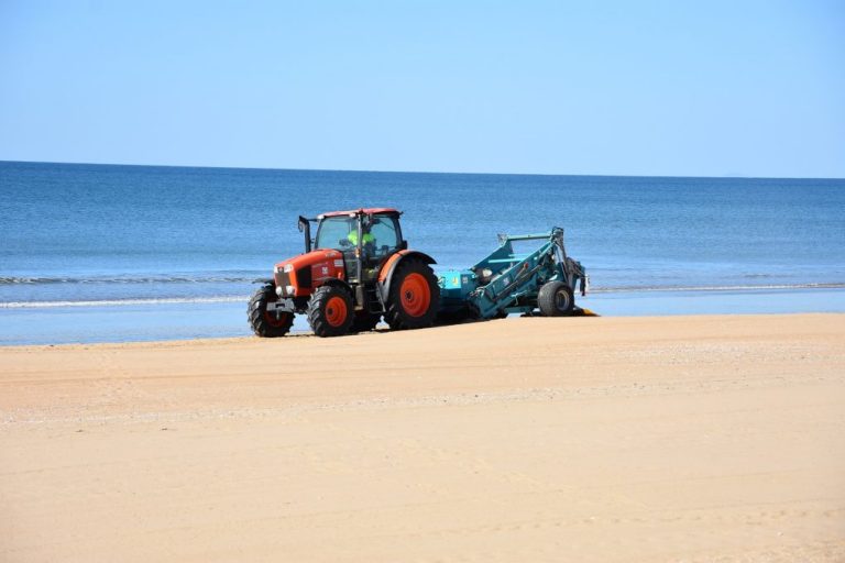 Punta Umbría ultima la adecuación de sus playas para completar el dispositivo de Semana Santa
