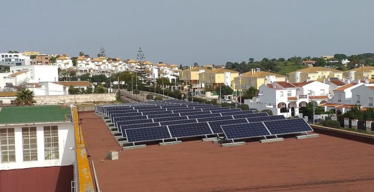 El IES Guadiana de Ayamonte es uno de los 3 de la provincia que produce su propia energía fotovoltaica
