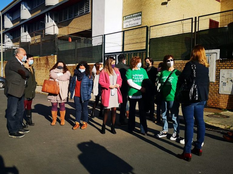 Piden explicaciones a la Junta por el cierre de «más de 60 unidades» educativas en colegios de la provincia onubense