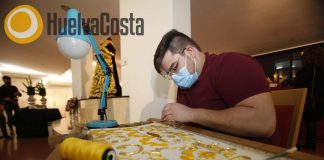 Lepe, Ayamonte e Isla trasladan su Semana Santa a teatros, balcones y al móvil