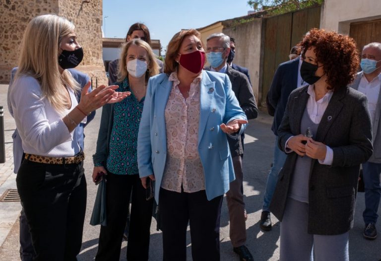La presidenta de la Diputación destaca la restauración de la Muralla de Niebla como atractivo de turismo cultural