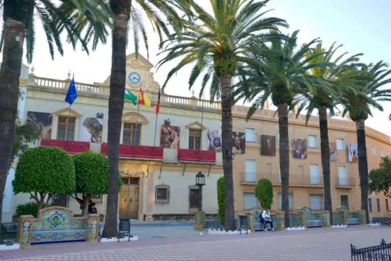 La Semana Santa de Ayamonte se traslada a los balcones y al móvil