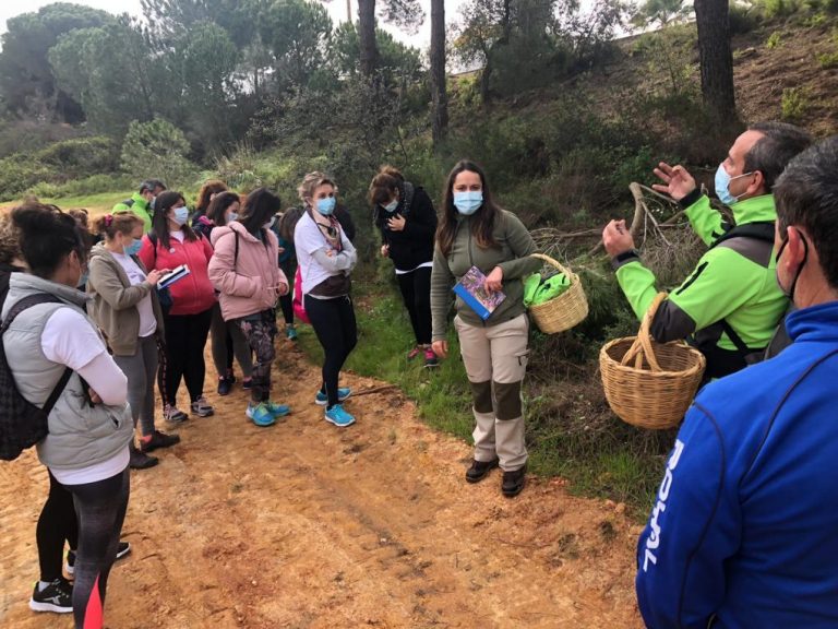 Aljaraque organiza un senderismo etnobotánico y un taller de cosmética natural en el marco del 8-M