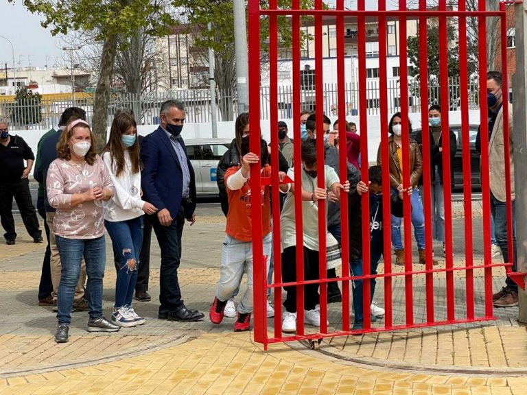El Parque Central de Isla Cristina cuenta con una nueva zona de juegos infantiles
