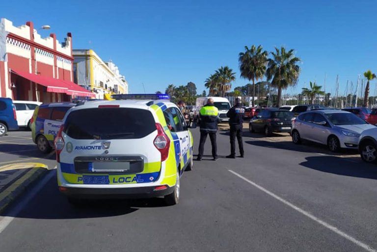 Desalojan una fiesta ilegal en una nave de Ayamonte y sancionan a los 20 participantes