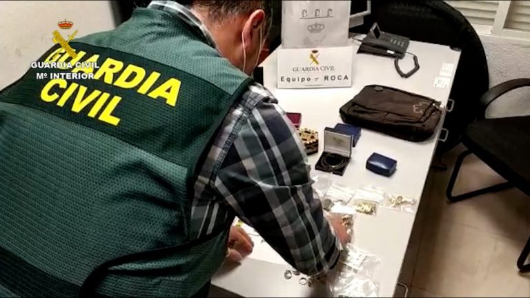 Recuperan en San Bartolomé joyas robadas por valor de 15.000 euros y detienen a tres personas