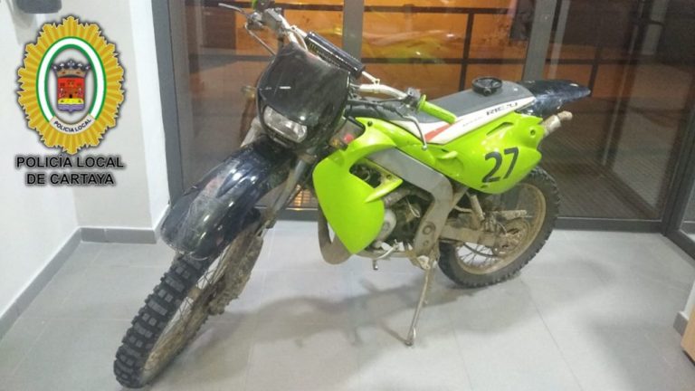 Detenido en Cartaya por el robo de un ciclomotor y atentar contra agentes con unas tijeras y una  barra de hierro