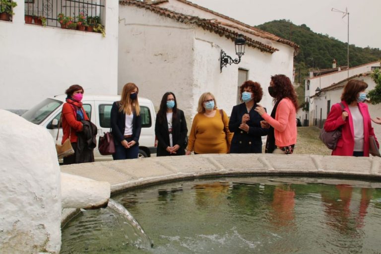 La presidenta de la Diputación de Huelva visita en la Sierra actuaciones de mejora en patrimonio y recursos turísticos