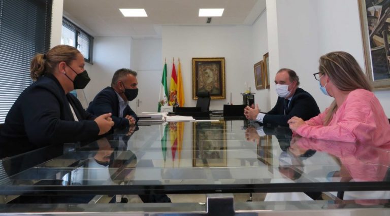 Isla Cristina realiza obras de mejora por 30.000 euros en su mercado ambulante