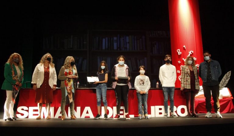«De tu Puño y Alma» anima en Cartaya a los más pequeños a escribir poesía
