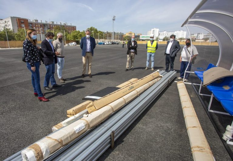 El alcalde de Huelva destaca el avance de las obras del campo de fútbol de El Torrejón