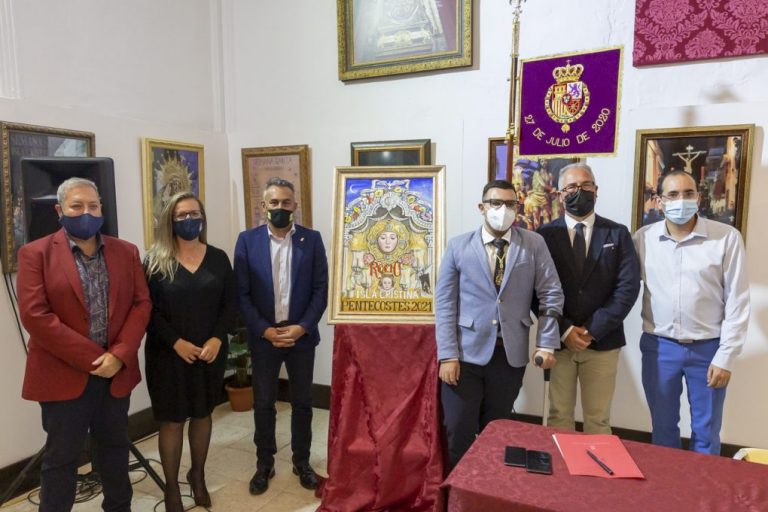 El artista local Francis Zamudio, autor del cartel de Pentecostés de la Hermandad del Rocío de Isla Cristina