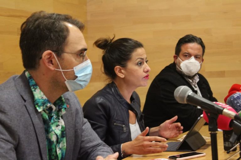Eurodiputados de UP visitarán los asentamientos de Huelva por el «incumplimiento de los Derechos Humanos»