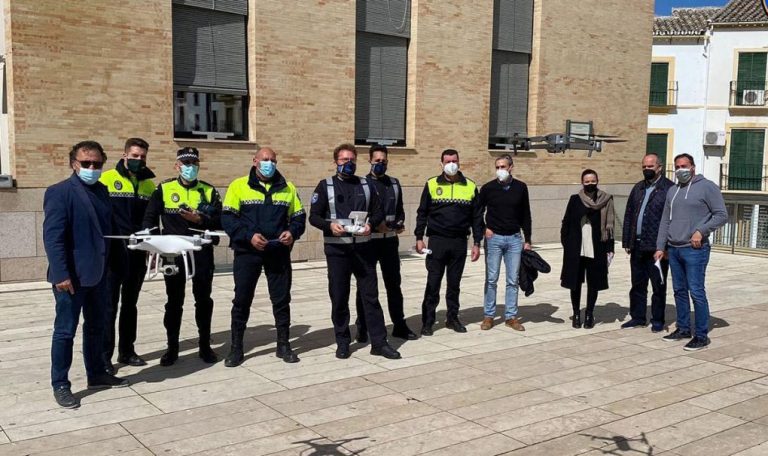 Hermes de Isla Cristina asesora a la Policía de Baena para establecer una unidad de drones