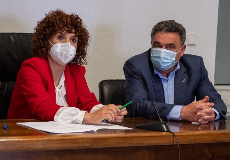 La Rábida y la agricultura centran los asuntos abordados por la presidenta de la Diputación en su visita a Palos y Lucena