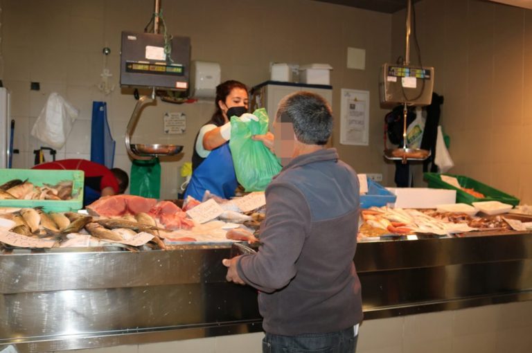 Cartaya licita 9 puestos del mercado de abastos para impulsar la actividad comercial