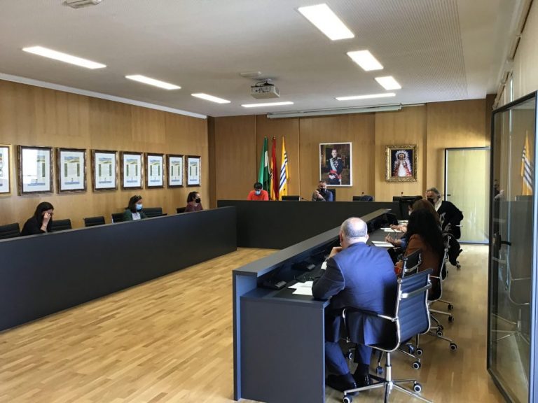 Ayuntamiento de Isla Cristina y entidades financieras acuerdan colaborar en materia de vivienda social