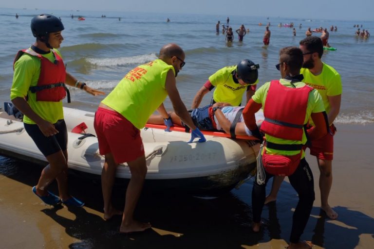 Ayamonte busca a 29 socorristas para la campaña de verano en las playas de la localidad