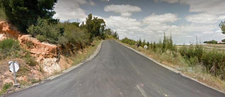 Dos heridos en una colisión entre una bicicleta y un turismo en Cartaya