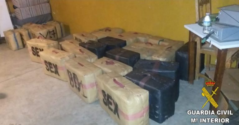 La Guardia Civil interviene 900 kilos de hachís en una embarcación recreativa en Aljaraque