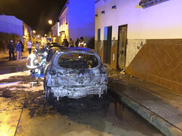El Ayuntamiento de Ayamonte condena el incendio de 4 coches en Punta del Moral