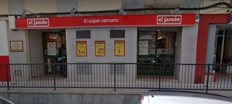 Rocían a la cajera de un supermercado de Huelva con un producto irritante para robar la recaudación