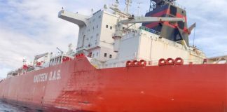 Dos petroleros sufren daños tras colisionar en el puerto de Huelva