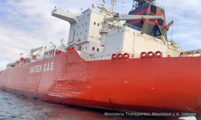 Dos petroleros sufren daños tras colisionar en el puerto de Huelva