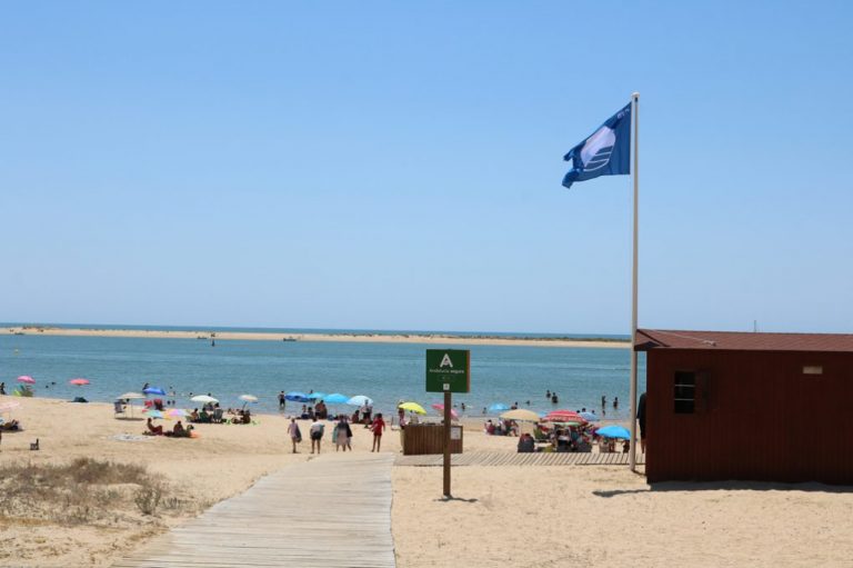 Satisfacción en Ayamonte, Cartaya, Lepe y Punta por las banderas azules concedidas a sus playas y puertos