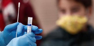 Huelva (39) y Punta (10), municipios más afectados por los 101 casos de un jueves con un fallecido