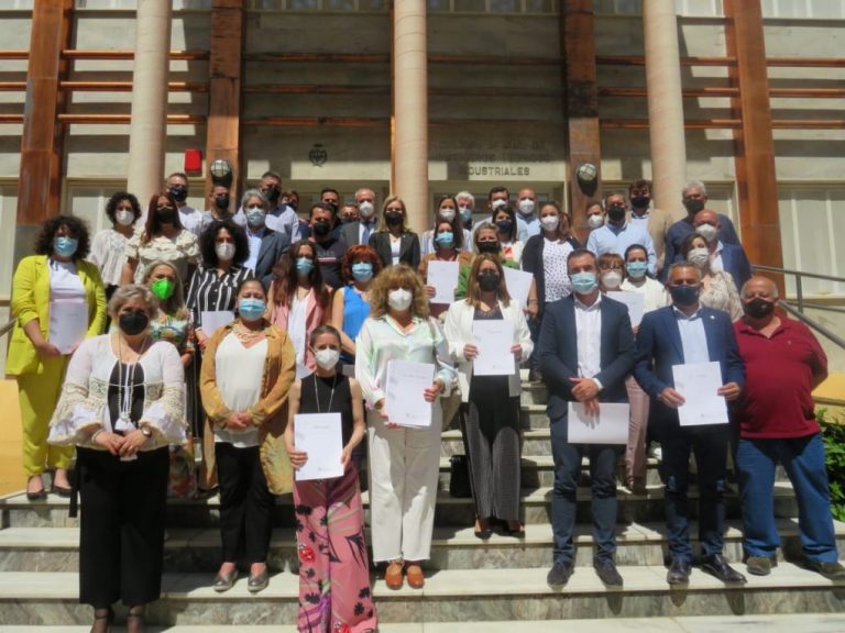La subdelegada entrega a 80 alcaldes de Huelva los fondos del Gobierno para contratar a casi 10.000 parados en el PFEA