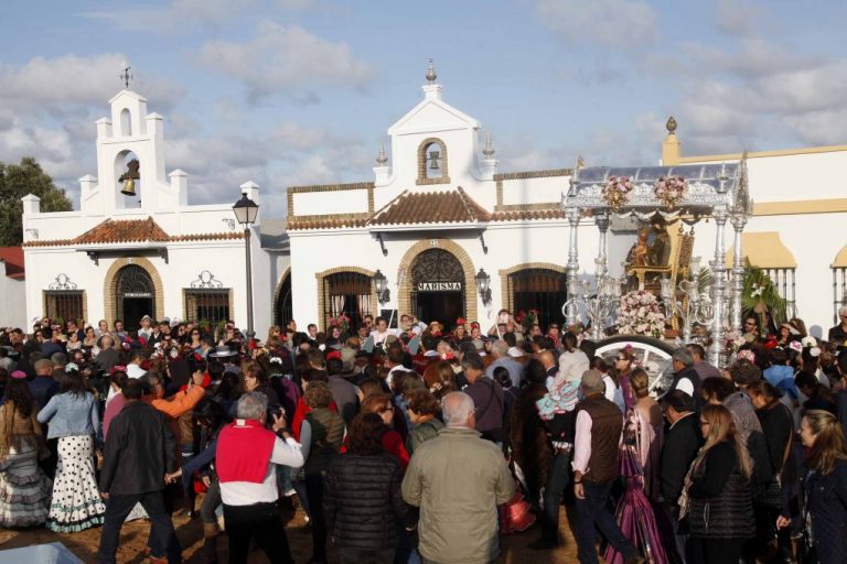 Lepe recomienda no transitar con caballos y charrés por sus núcleos urbanos durante la «no romería»