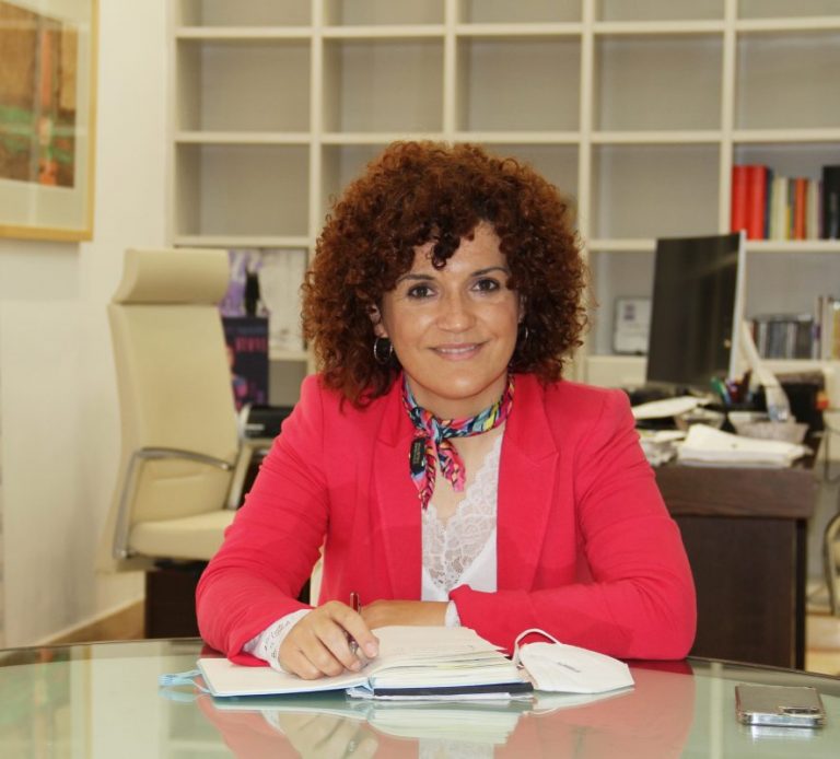Más de 800 personas participan este jueves en la presentación de ‘Nuestros cuerpos, vuestros límites’, editada por la Diputación de Huelva