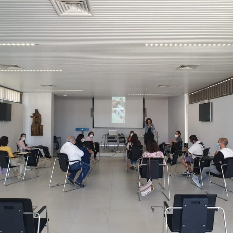 Diputación realiza el taller ‘Mi primer móvil’ para facilitar el control parental de su uso por los menores