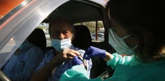Este jueves se vacunan en Isla Cristina un millar de profesionales del sector pesquero de bajura